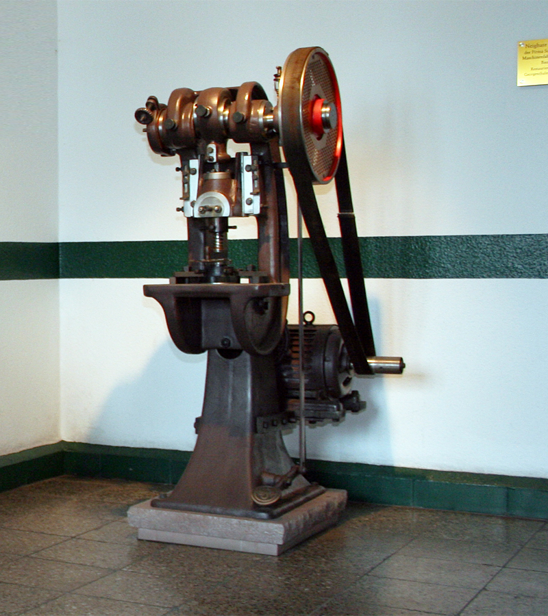 Neigbare-Exzenterpresse